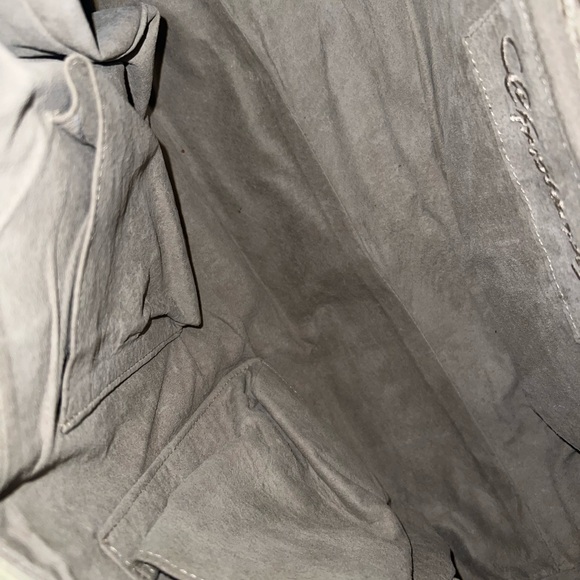 Elegant Cream Crocodile-Embossed Women's Bag - Picture 9 of 9